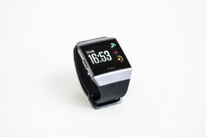 Fitbit Ionic smartwatch connectée connected waatch running sport hightechmultimedia technologie geek