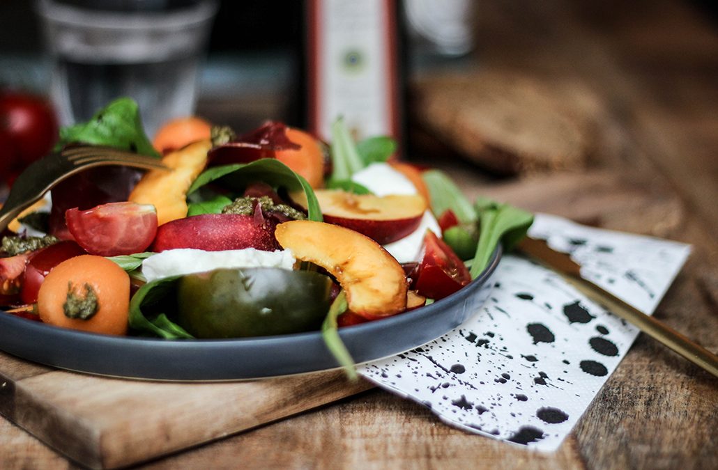 Salade sucrée-salée nectarine jaune et grison