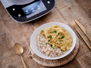Recette de Curry de choux fleur et pois chiches avec le robot Cookit de Bosch